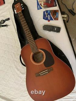 Acustic Guitar With Case Art & Lutherie Made In Canada