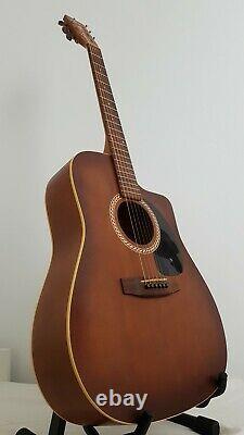 Art & Lutherie Cedar CW acoustic guitar Great Condition Made in Canada