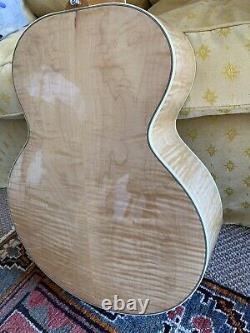 Gibson J-185 made in Montana USA. All solid tonewoods. In VGC with pickup