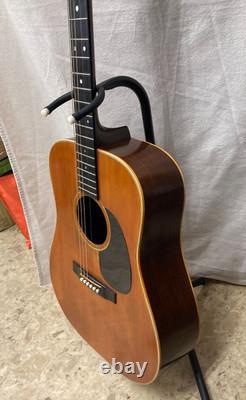 Martin D-28 / Acoustic Guitar with HC made in 1975