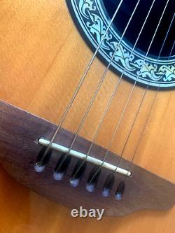 Ovation 1112 made in USA absolutely first class condition /with case/new strings