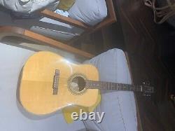The guitar is a Washburn D21S with hard case. It is made of spruce and rosewood