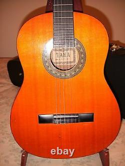 Vintage 1970s Japanese made TAKA TATG-300 Classical Guitar with BrandNew Hard Case