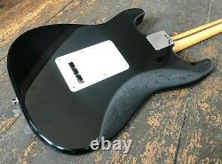 Fender Stratocaster Guitare Électrique Noire Fabriqué Au Mexique Et Hard Case 2001 2002