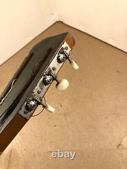 Guitare acoustique classique Silvertone des années 1960 fabriquée aux États-Unis