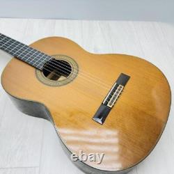 Guitare acoustique classique Yamaha C-200 avec étui souple fabriquée au Japon