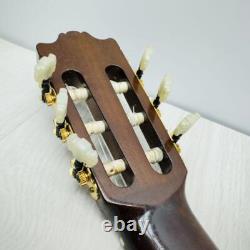 Guitare acoustique classique Yamaha C-200 avec étui souple fabriquée au Japon