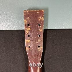 Guitare acoustique rouge en bois Harmony des années 1950 fabriquée aux États-Unis