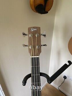 Guitare basse acoustique faite main