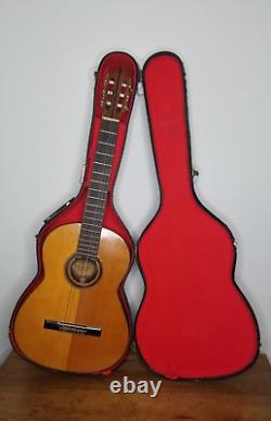 Guitare classique Admira Vintage et étui fabriqués en Espagne