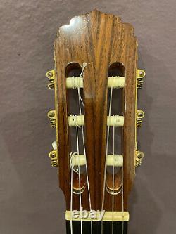 Luthier fabriqué guitare acoustique espagnole Taurus