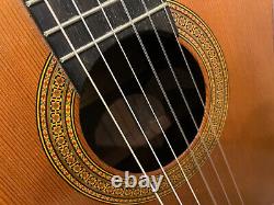 Luthier fabriqué guitare acoustique espagnole Taurus