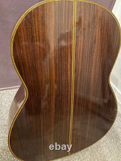 Luthier fabriqué guitare acoustique espagnole Taurus