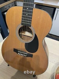 Martin Om-1gt Fabriqué Aux États-unis Solid Wood Body Semi Acoustic Guitare