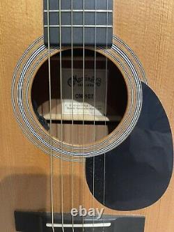 Martin Om-1gt Fabriqué Aux États-unis Solid Wood Body Semi Acoustic Guitare