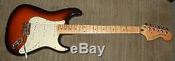 Squier Stratocaster Standard, Fabriqués En Chine. Bon État Presque Sans Marque