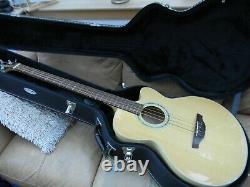 Takamine Eg512 Cgfg Electro Acoustic Bass Guitare. Fait En Corée. Avec Cas Dur