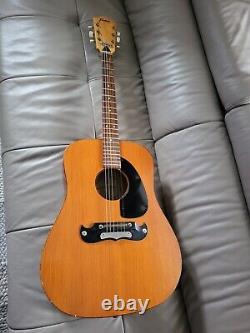 Vieille guitare Framus fabriquée en Allemagne guitare western