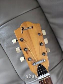 Vieille guitare Framus fabriquée en Allemagne guitare western