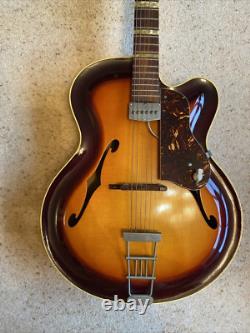 Vieille guitare Guitar Roger Archtop Fabriquée en Allemagne COLLECTION UNIQUEMENT