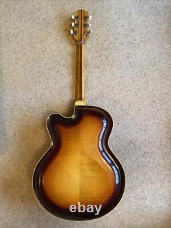 Vieille guitare Guitar Roger Archtop Fabriquée en Allemagne COLLECTION UNIQUEMENT