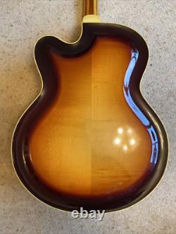 Vieille guitare Guitar Roger Archtop Fabriquée en Allemagne COLLECTION UNIQUEMENT