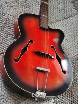 Vieille guitare Hoyer Archtop fabriquée en Allemagne