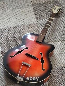 Vieille guitare Hoyer Archtop fabriquée en Allemagne