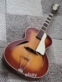 Vieille guitare Meinel & Herold archtop fabriquée en Allemagne