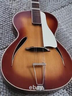 Vieille guitare Meinel & Herold archtop fabriquée en Allemagne