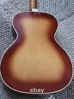 Vieille guitare Meinel & Herold archtop fabriquée en Allemagne