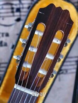 Vieille guitare Shiro fabriquée au Japon avec étui