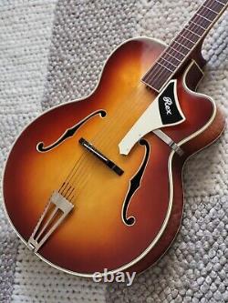 Vieille guitare archtop électrique fabriquée en Allemagne